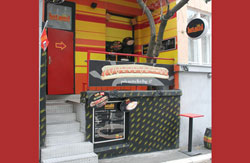 Digitalna štampa za fast food u centru grada.