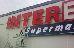 baner platno na svetlećoj reklami Reklame sa baner platnom